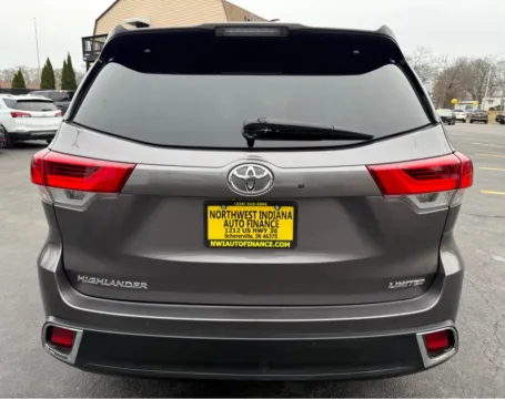 More photos of 2019 TOYOTA HIGHLANDER LIMITED at NWI Auto Finance Schererville, IN