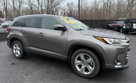 Gray 2019 TOYOTA HIGHLANDER LIMITED for sale in Schererville, IN