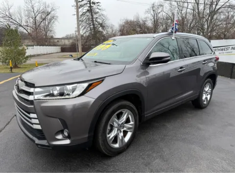 Another view of 2019 TOYOTA HIGHLANDER LIMITED for sale in Schererville, IN at NWI Auto Finance Schererville