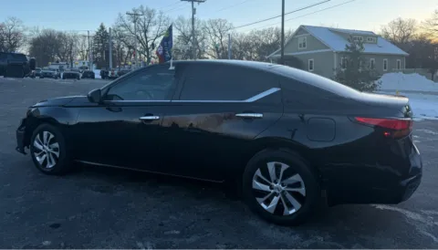 More photos of 2022 NISSAN ALTIMA 2.5 S at NWI Auto Finance Schererville, IN