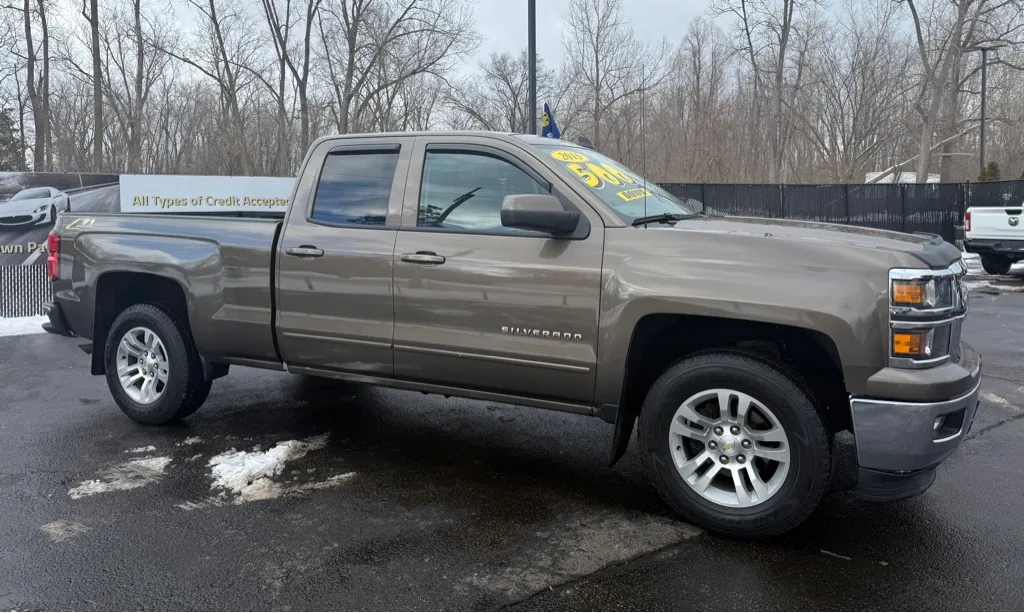 Brown 2015 CHEVROLET SILVERADO 1500 LT for sale in Schererville, IN