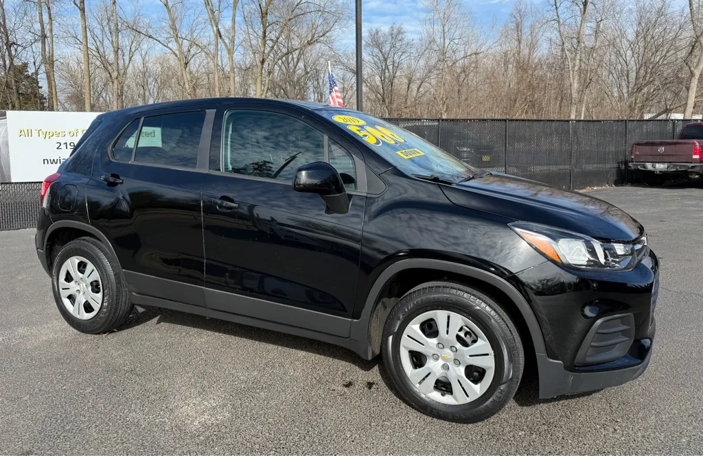 Black 2019 CHEVROLET TRAX LS for sale in Schererville, IN