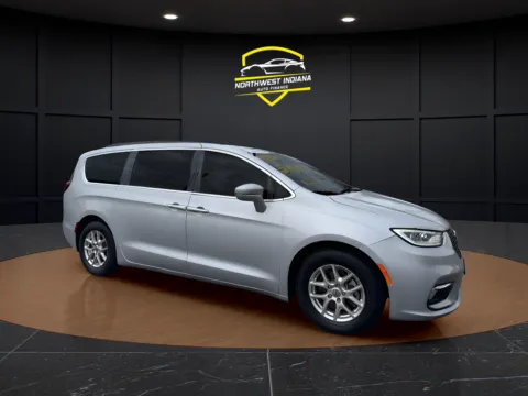 More photos of 2022 CHRYSLER PACIFICA TOURING L at NWI Auto Finance Schererville, IN