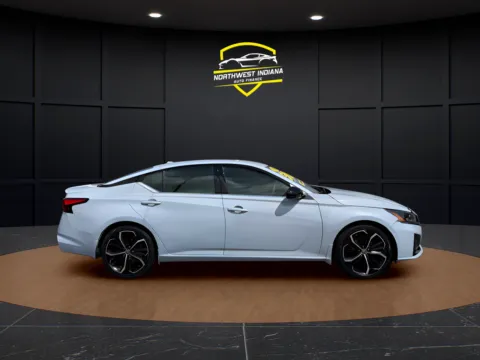 More photos of 2023 NISSAN ALTIMA 2.5 SR at NWI Auto Finance Schererville, IN