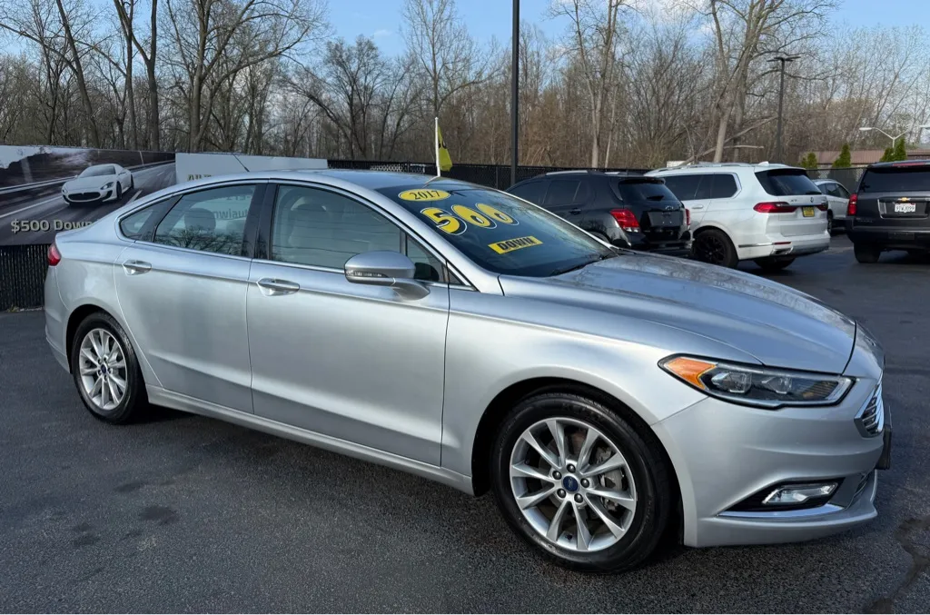 Silver 2017 FORD FUSION SE for sale in Schererville, IN