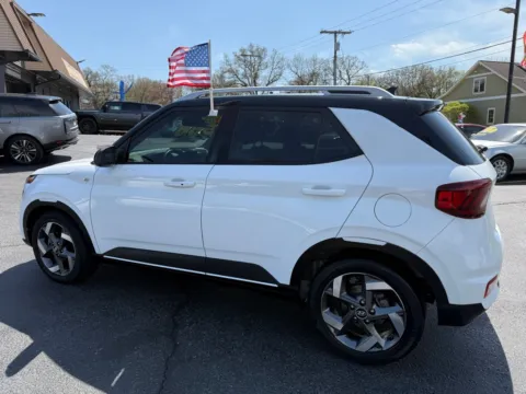 More photos of 2022 HYUNDAI VENUE LIMITED at NWI Auto Finance Schererville, IN