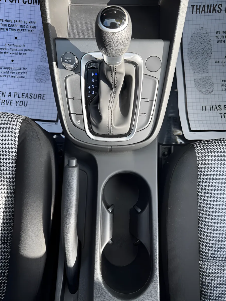 2023 Hyundai Kona SE - Photo 25