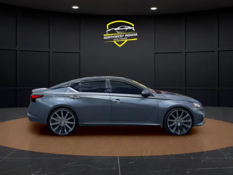 More photos of 2022 NISSAN ALTIMA 2.5 SL at NWI Auto Finance Schererville, IN