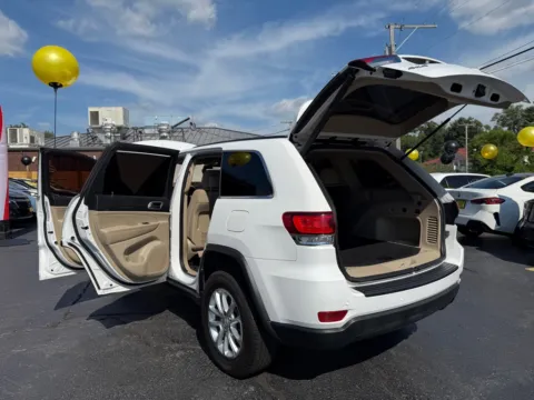 More photos of 2022 JEEP GRAND CHEROKEE LAREDO E at NWI Auto Finance Schererville, IN