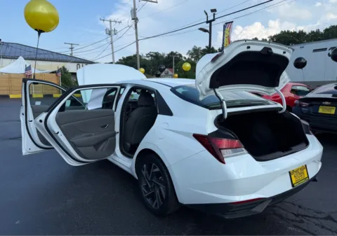More photos of 2025 HYUNDAI ELANTRA SEL SPORT at NWI Auto Finance Schererville, IN