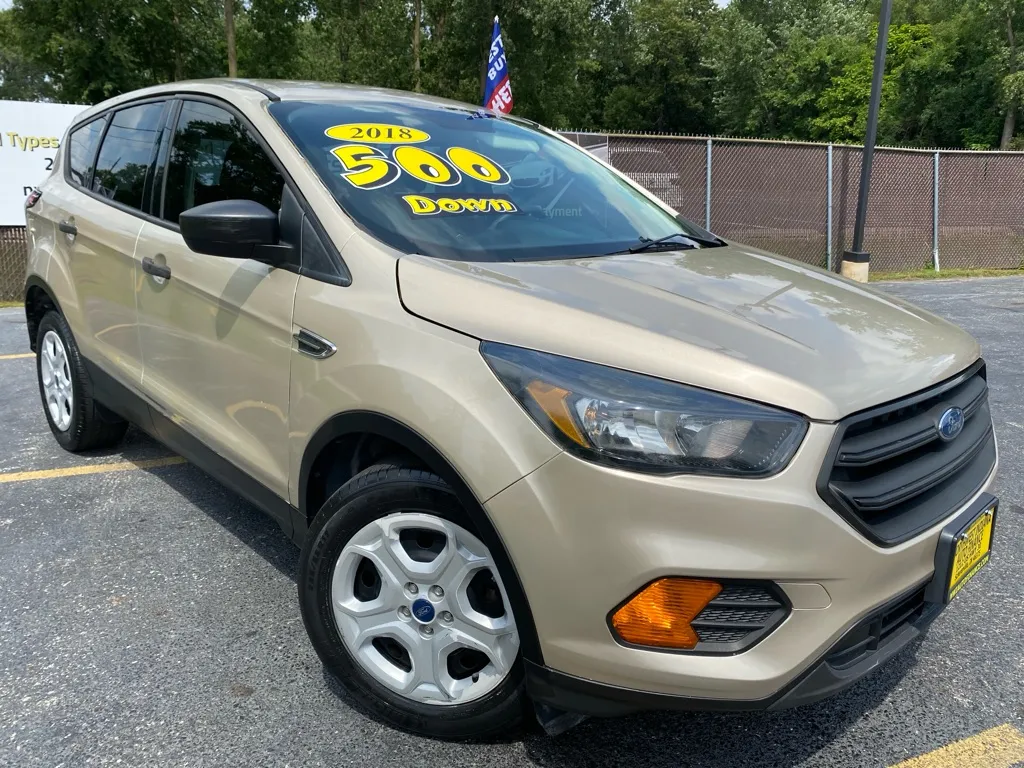 Gold 2018 FORD ESCAPE S for sale in Schererville, IN