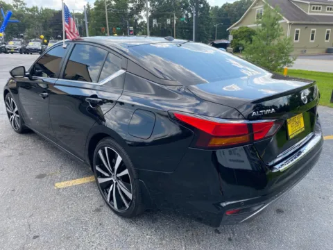 More photos of 2022 NISSAN ALTIMA SR at NWI Auto Finance Schererville, IN