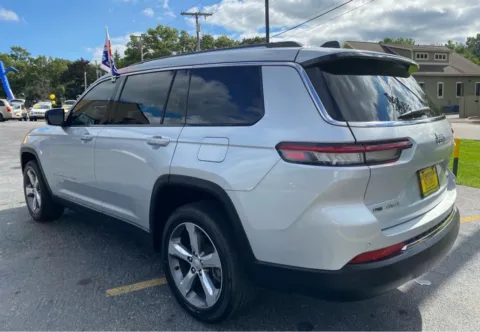 More photos of 2021 JEEP GRAND CHEROKEE L LIMITED at NWI Auto Finance Schererville, IN