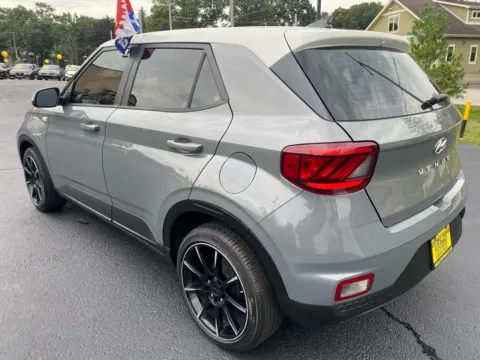 More photos of 2021 HYUNDAI VENUE SE at NWI Auto Finance Schererville, IN