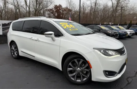 White 2020 CHRYSLER PACIFICA LIMITED for sale in Schererville, IN