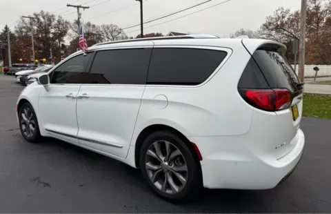 More photos of 2020 CHRYSLER PACIFICA LIMITED at NWI Auto Finance Schererville, IN