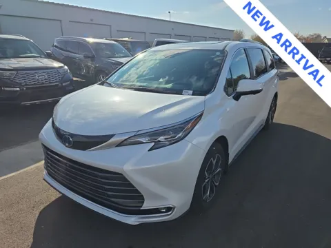 More photos of 2025 Toyota Sienna Platinum at NeXgen Motors, UT
