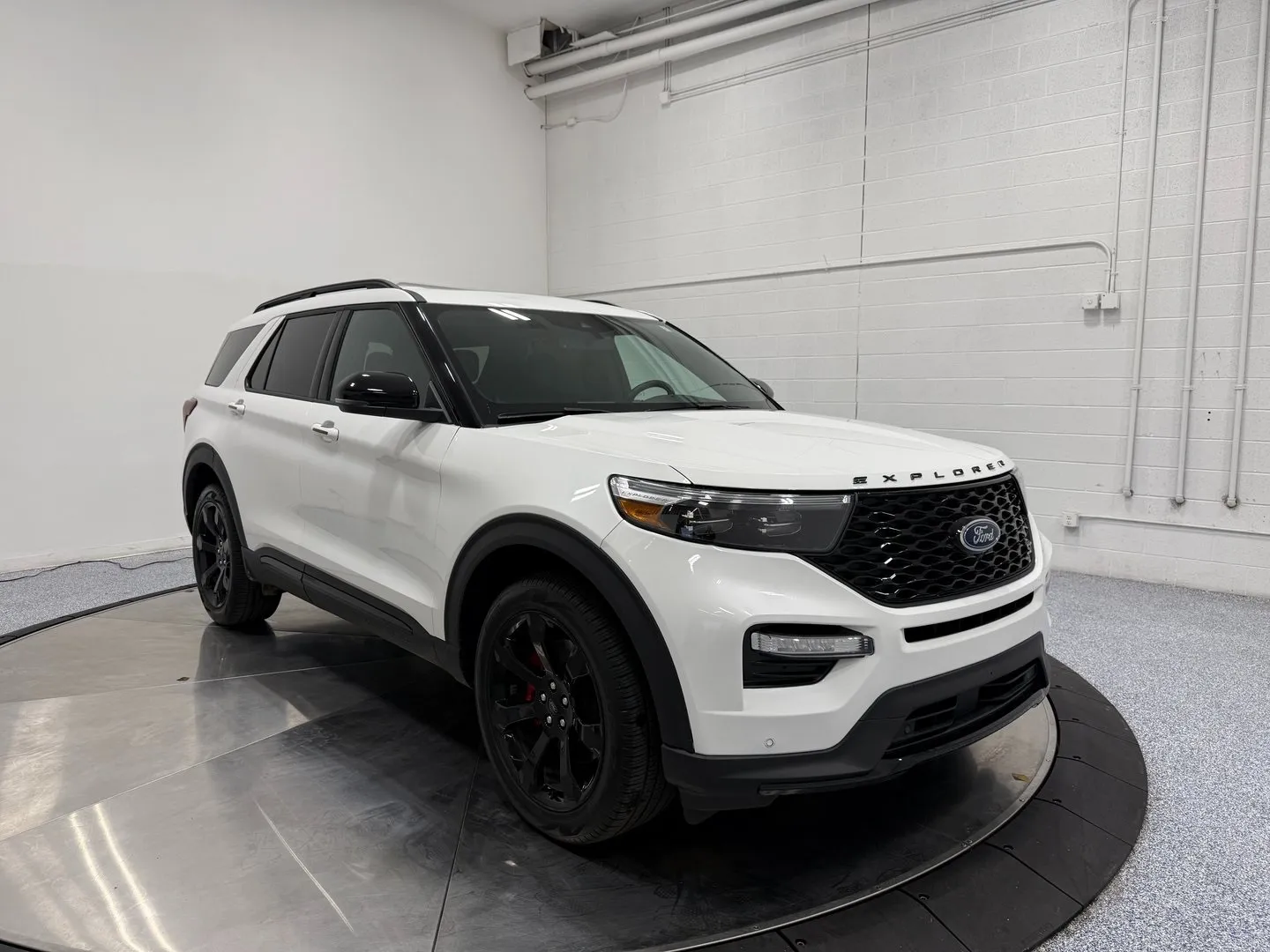 2023 Ford Explorer ST's photo