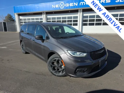 Gray 2021 Chrysler Pacifica Hybrid Limited for sale in Orem, UT