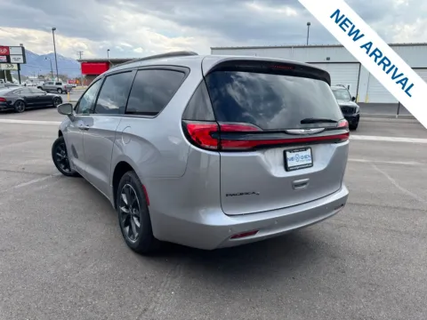 More photos of 2021 Chrysler Pacifica Touring at NeXgen Motors, UT