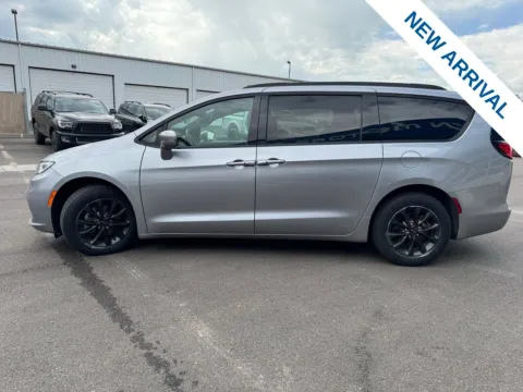 More photos of 2021 Chrysler Pacifica Touring at NeXgen Motors, UT