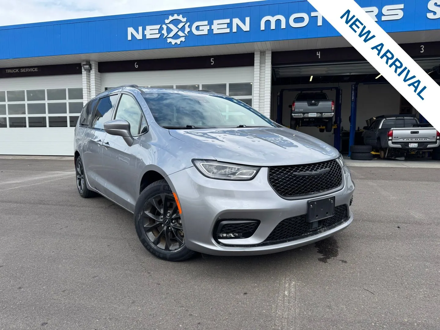 Silver 2021 Chrysler Pacifica Touring for sale in Lindon, UT