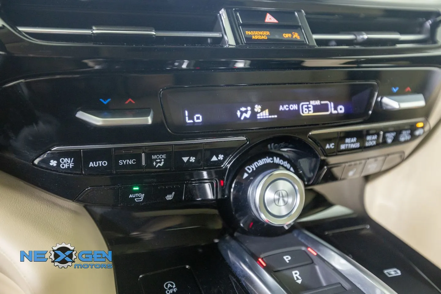 Acura MDX photo 24