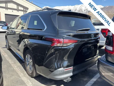 More photos of 2022 Toyota Sienna Woodland Edition at NeXgen Motors, UT