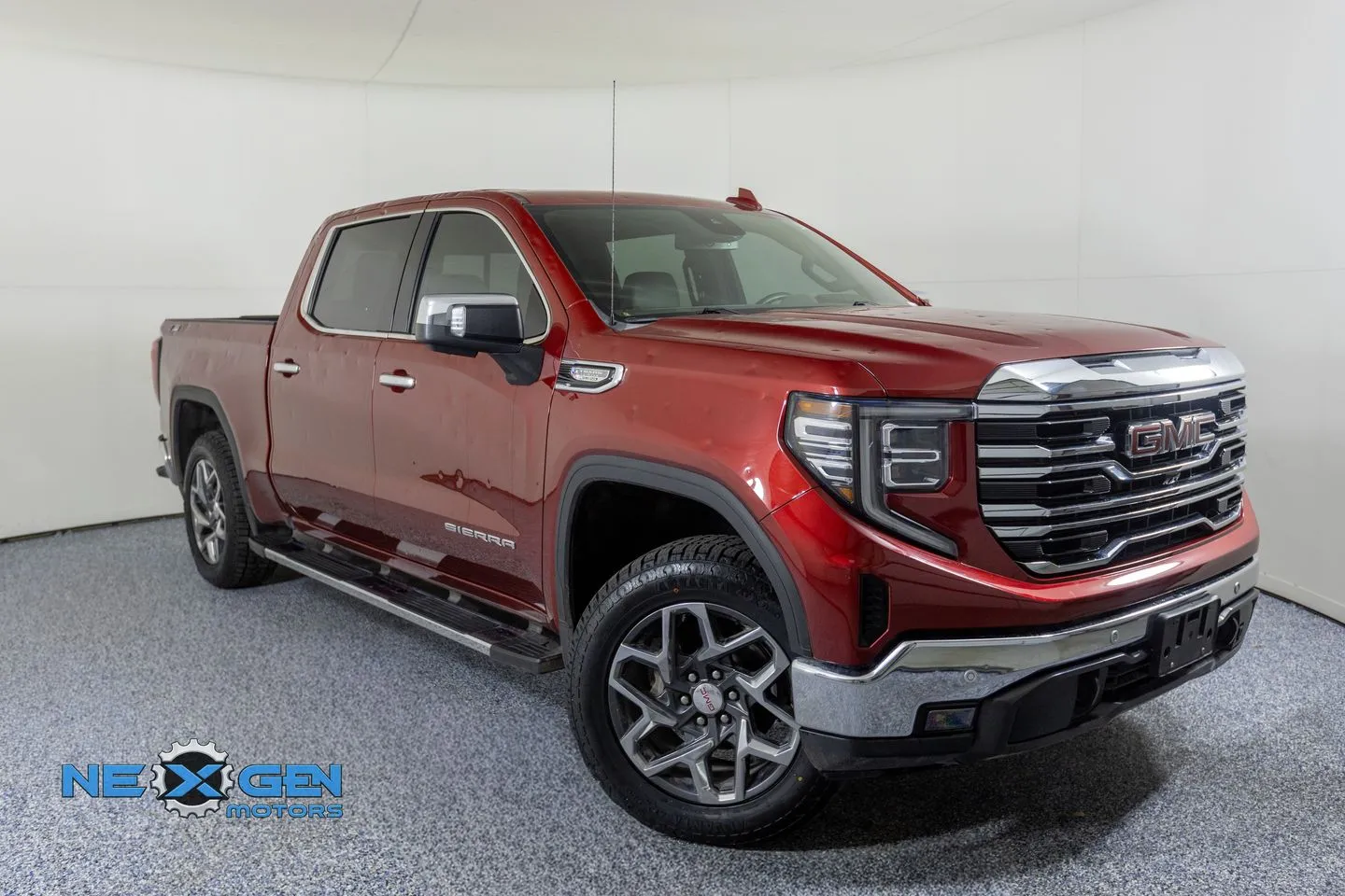 2023 GMC Sierra 4WD Crew Cab Short Box SLT's photo
