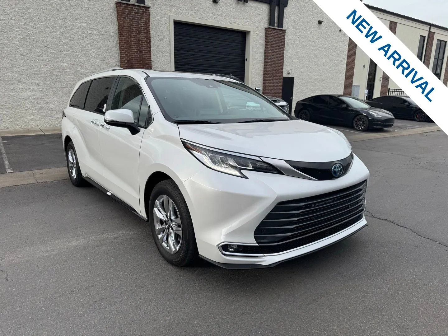 White 2024 Toyota Sienna Limited for sale in Lindon, UT