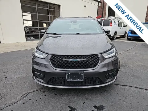 Photos of 2021 Chrysler Pacifica Hybrid Limited for sale in Lindon, UT at NeXgen Motors