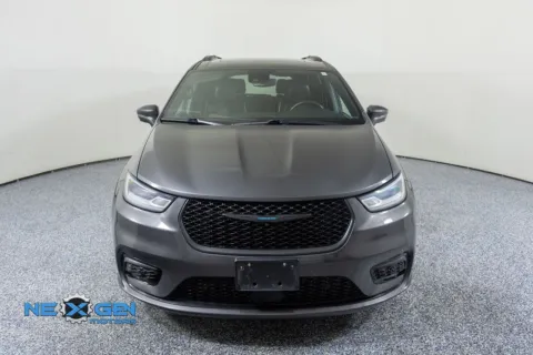 Photos of 2021 Chrysler Pacifica Hybrid Limited for sale in Lindon, UT at NeXgen Motors