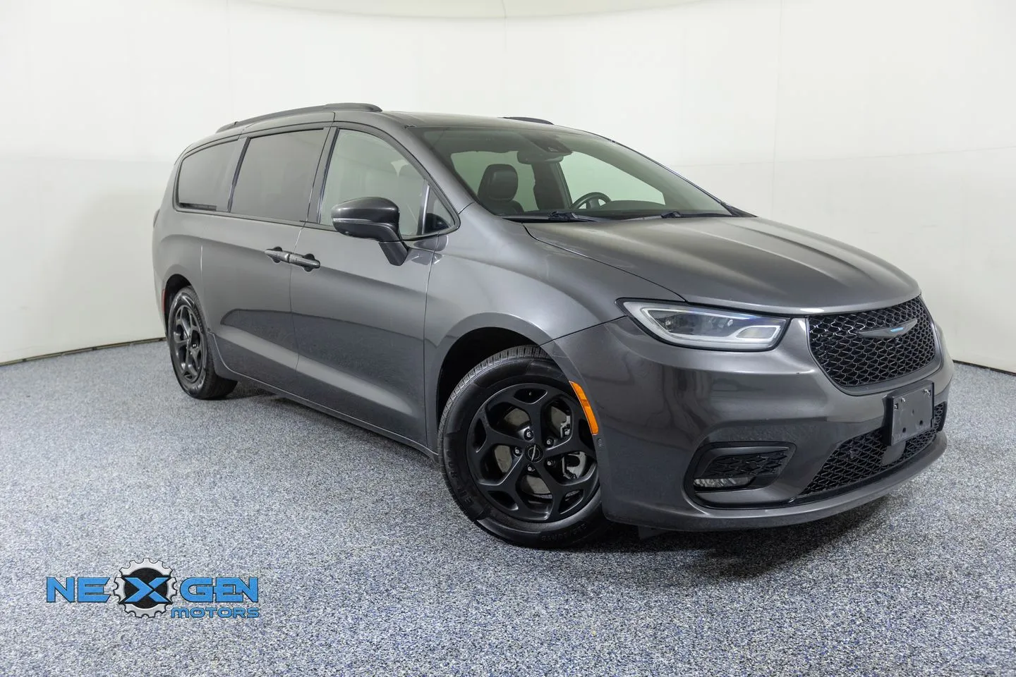 2021 Chrysler Pacifica Hybrid Limited Hybrid's photo