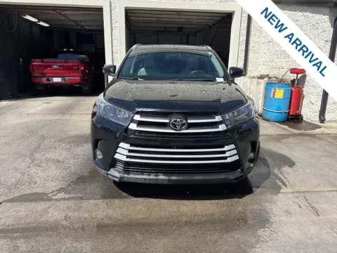 Photos of 2019 Toyota Highlander XLE for sale in Lindon, UT at NeXgen Motors