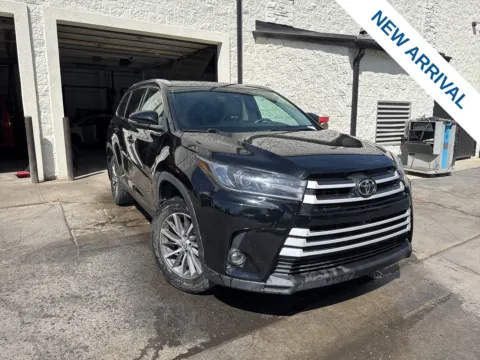 Black 2019 Toyota Highlander XLE for sale in Lindon, UT