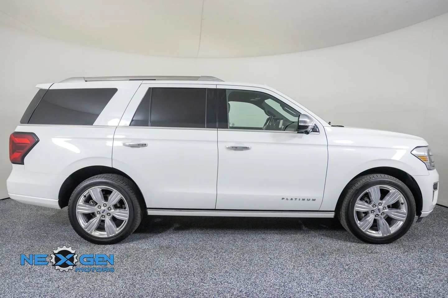 Ford Expedition photo 9