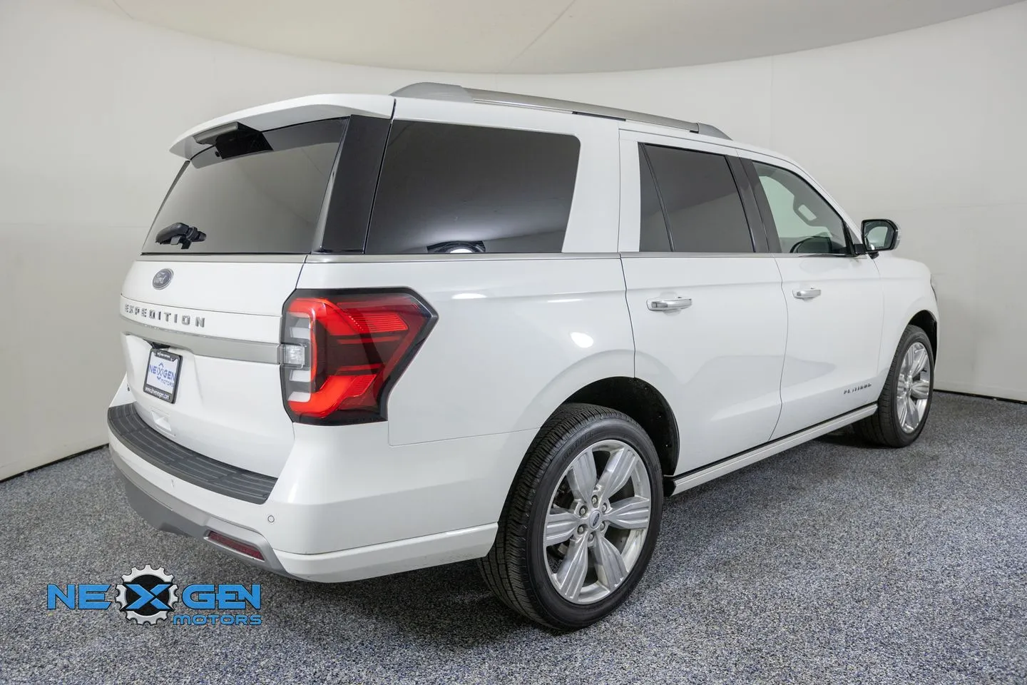 Ford Expedition photo 8