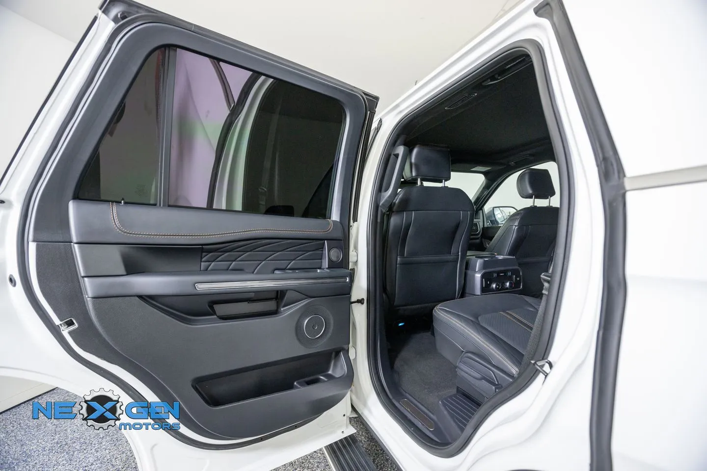 Ford Expedition photo 27