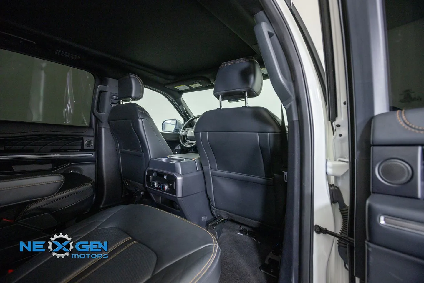 Ford Expedition photo 38
