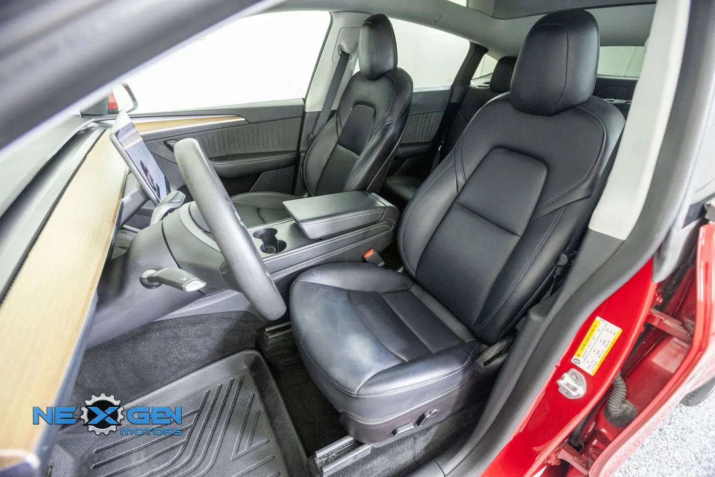 Tesla Model Y photo 22