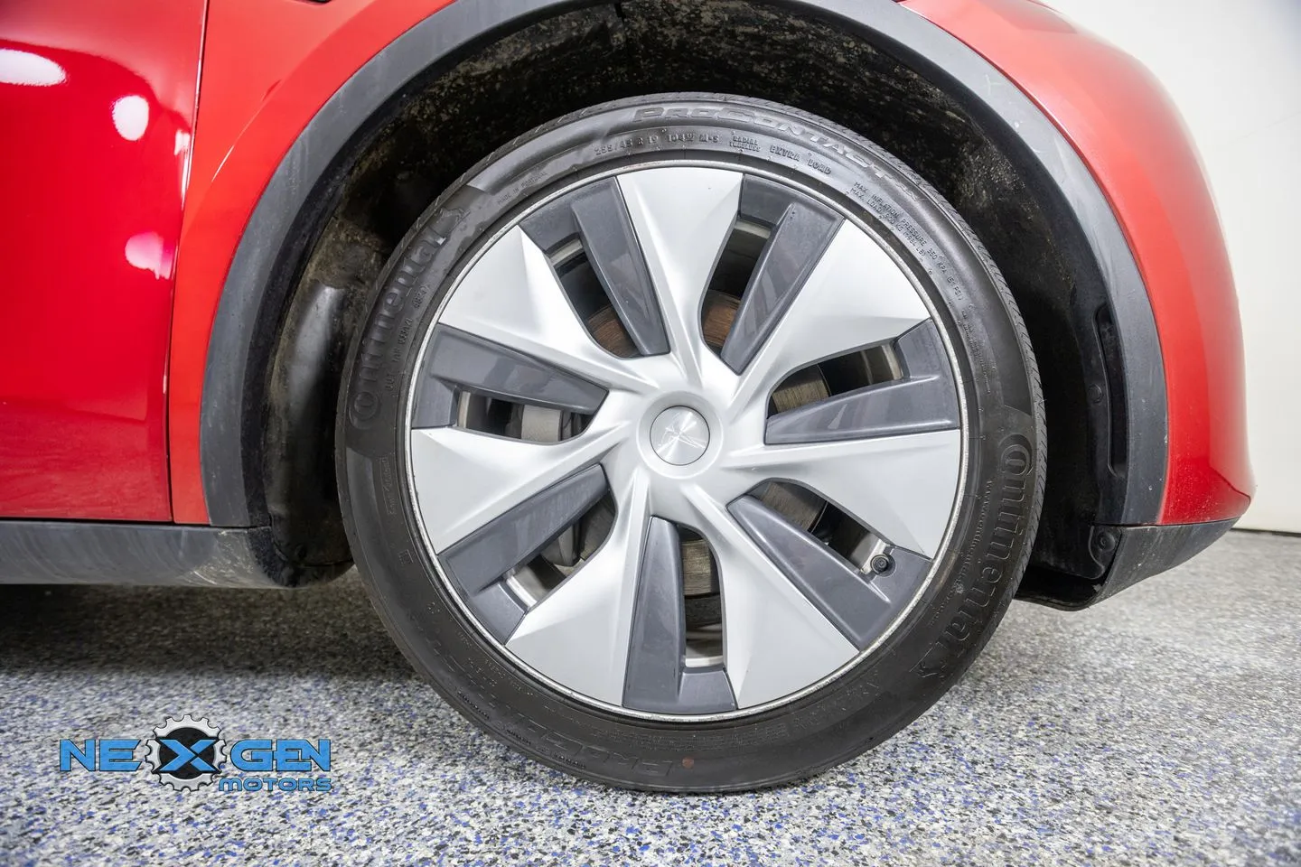 Tesla Model Y photo 42