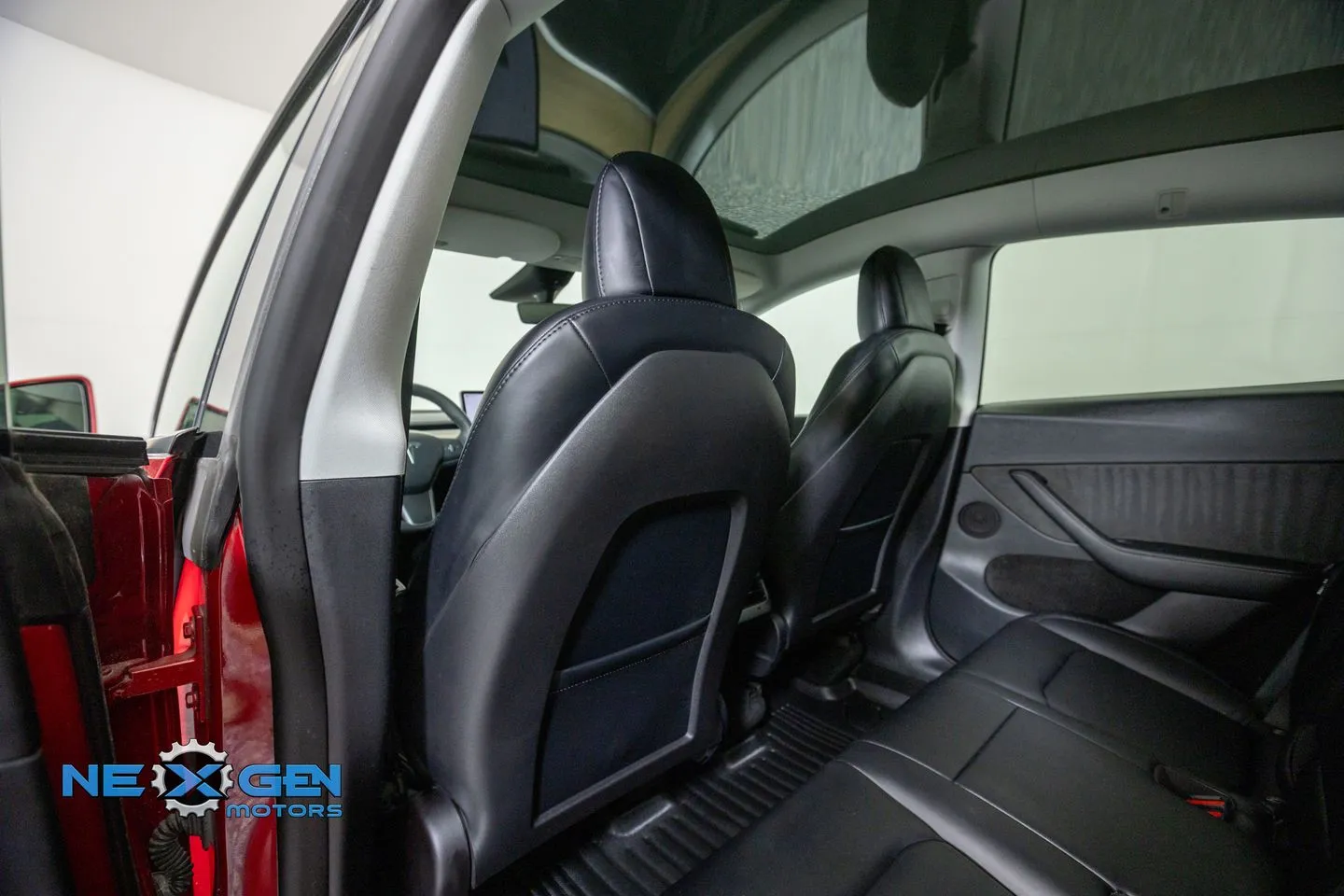 Tesla Model Y photo 24