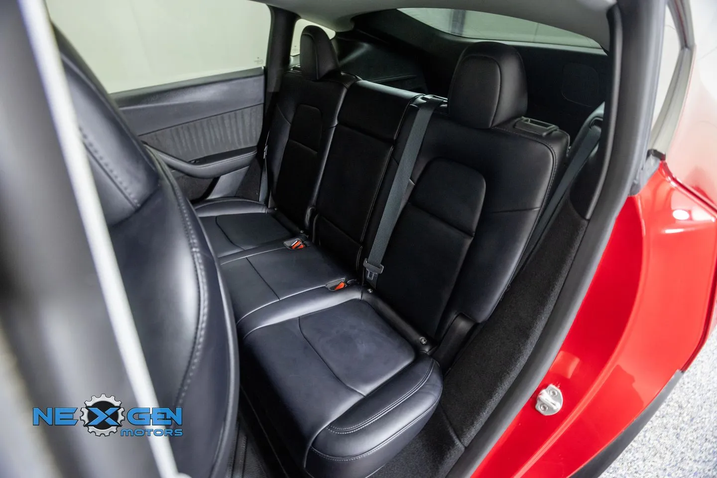 Tesla Model Y photo 29