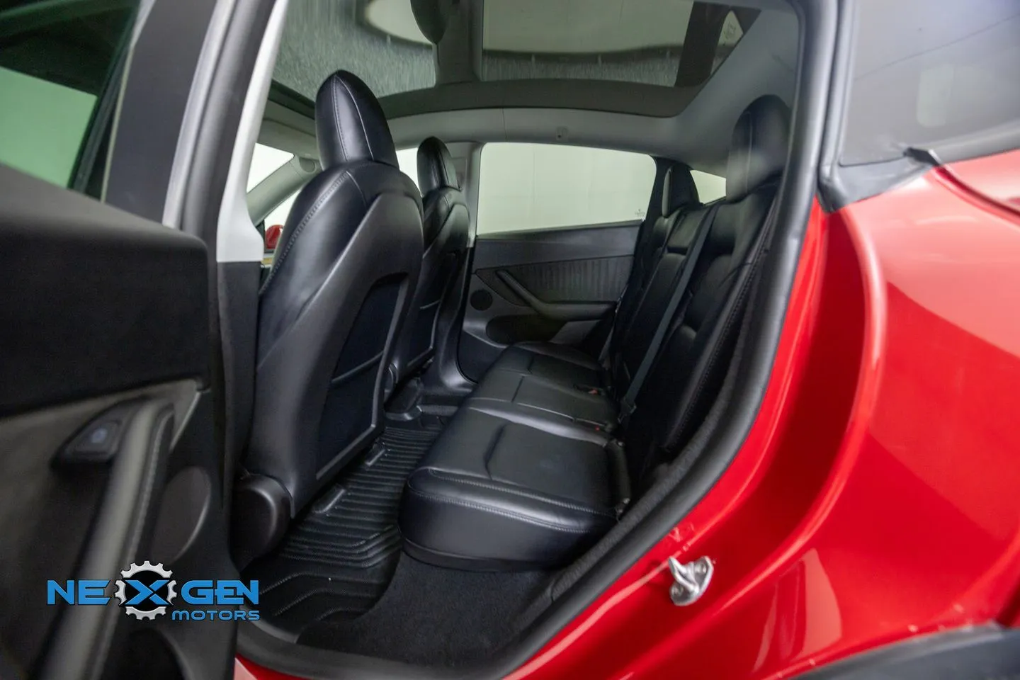 Tesla Model Y photo 25