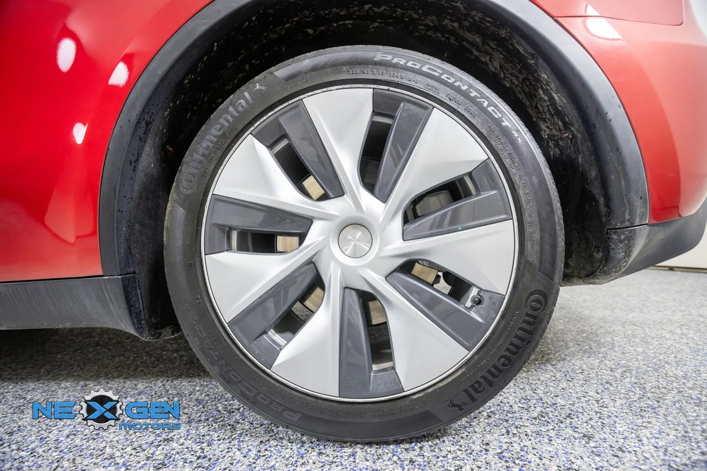 Tesla Model Y photo 44