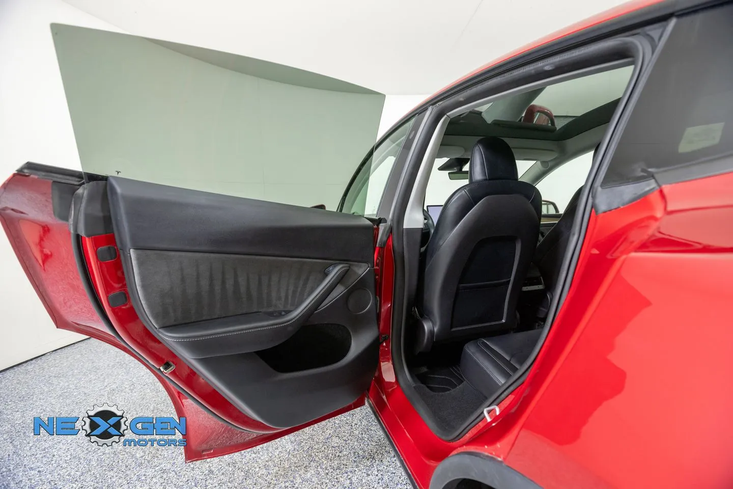 Tesla Model Y photo 23