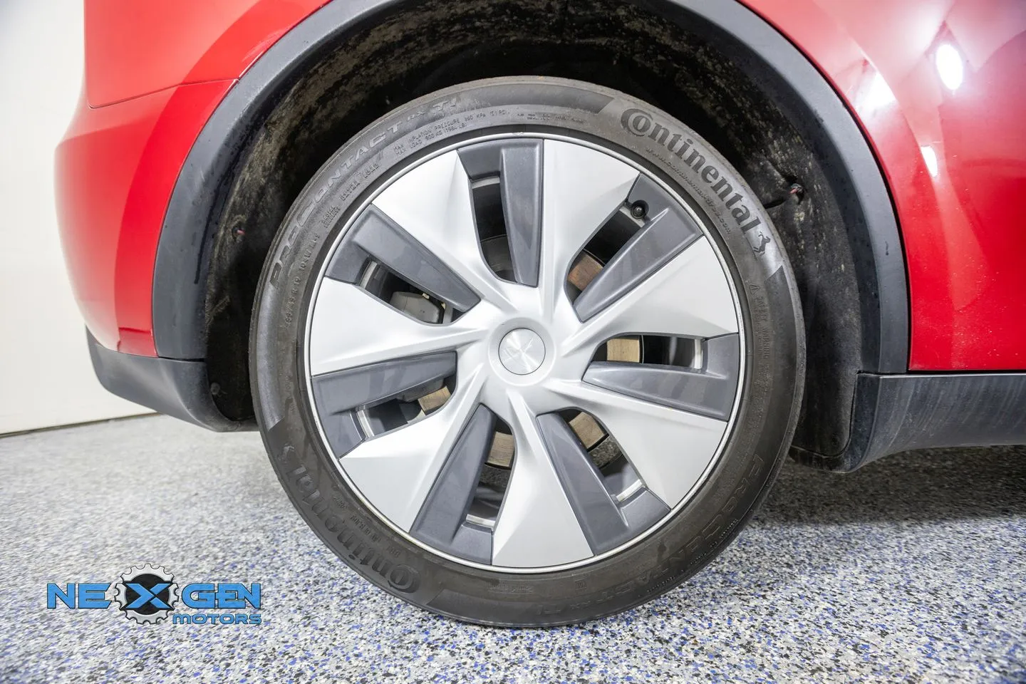 Tesla Model Y photo 43