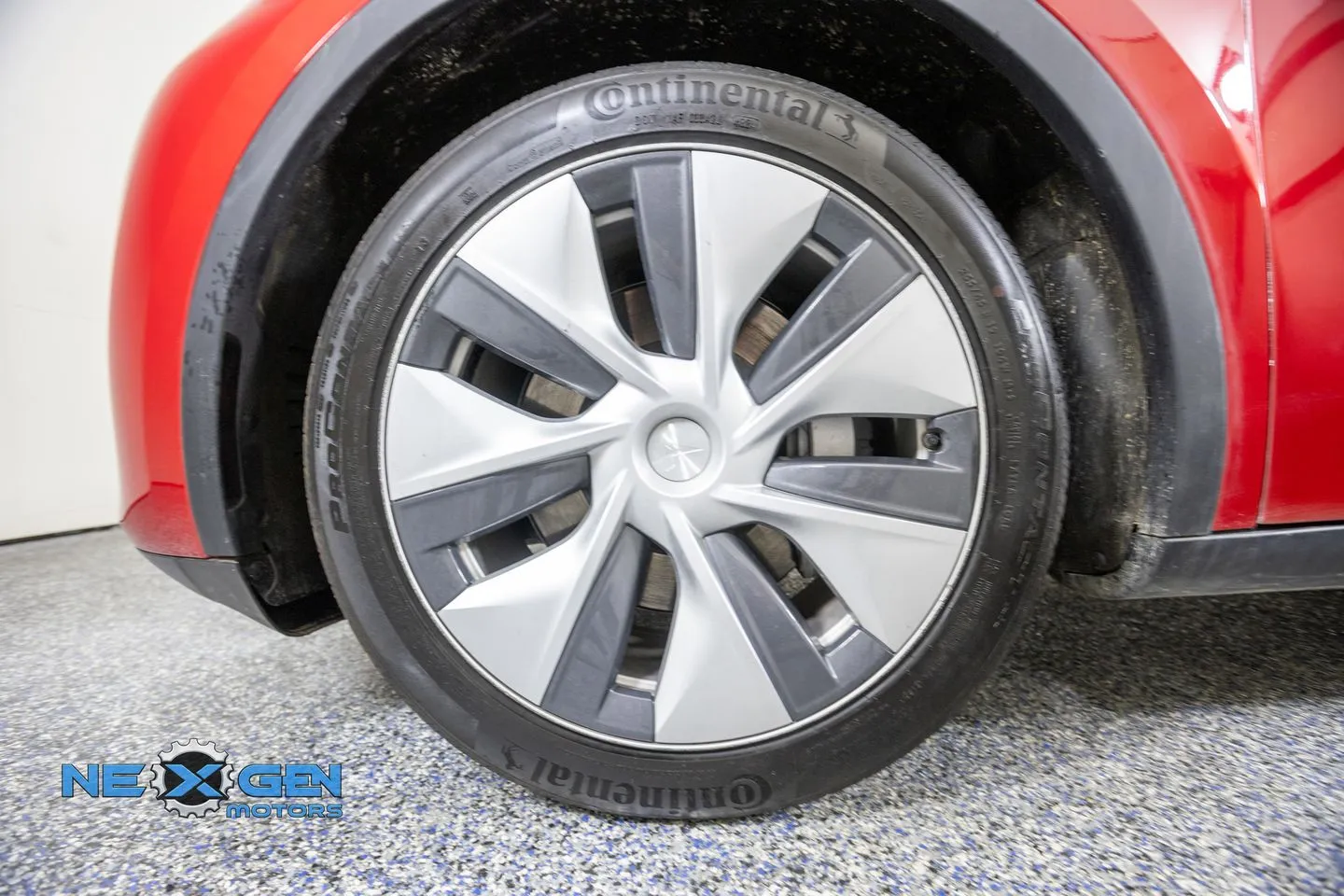 Tesla Model Y photo 45