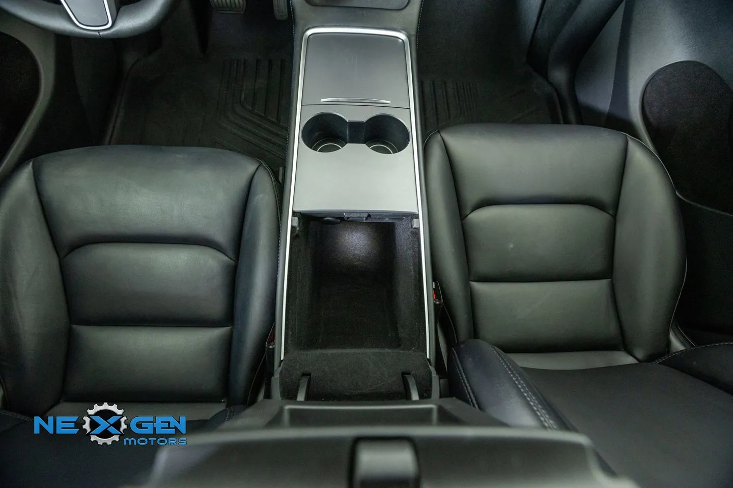 Tesla Model Y photo 28