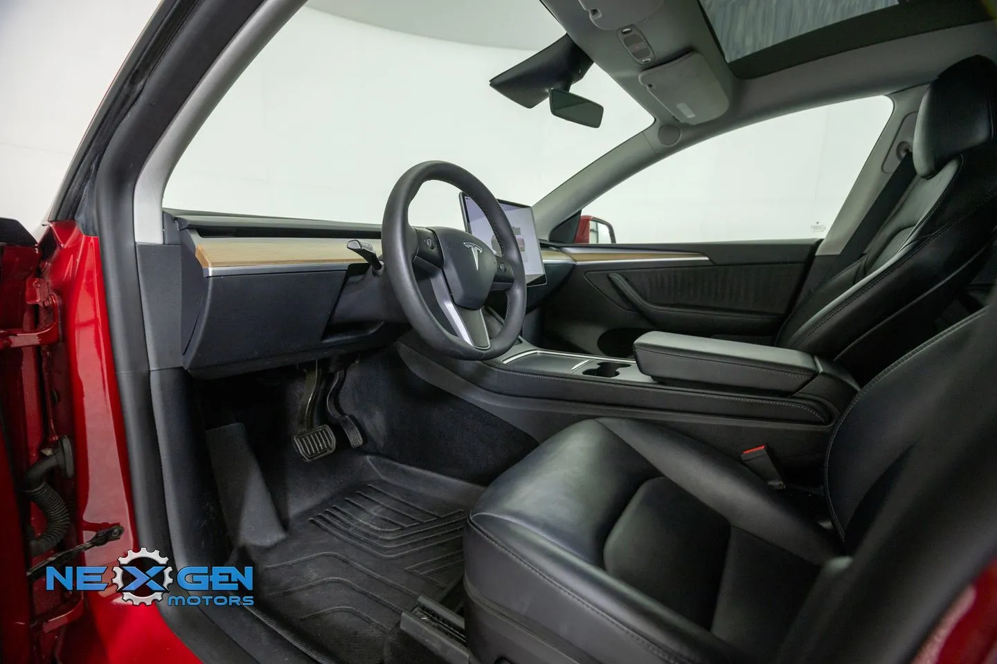 Tesla Model Y photo 11
